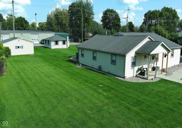 Photo 4 of Single family home for sale at 824 N George St, Rushville, IN 46173 | MLS# 22121148 | Listing updated on 2026-10-03
