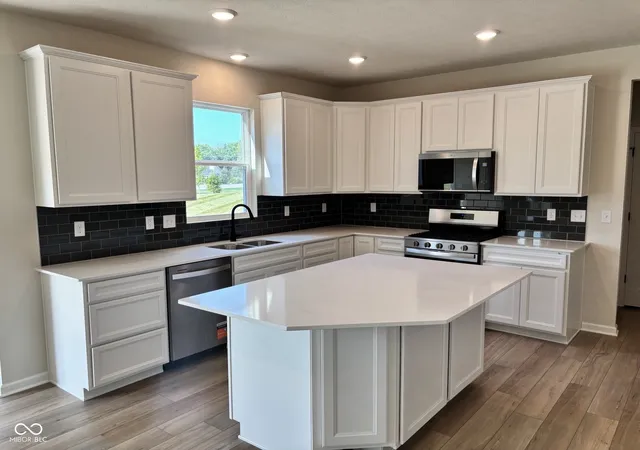 Photo 1 of Sale Pending at 7019 Crystal Ct, Brownsburg, IN 46112 | MLS# 22121241 | Listing updated on 2026-10-26