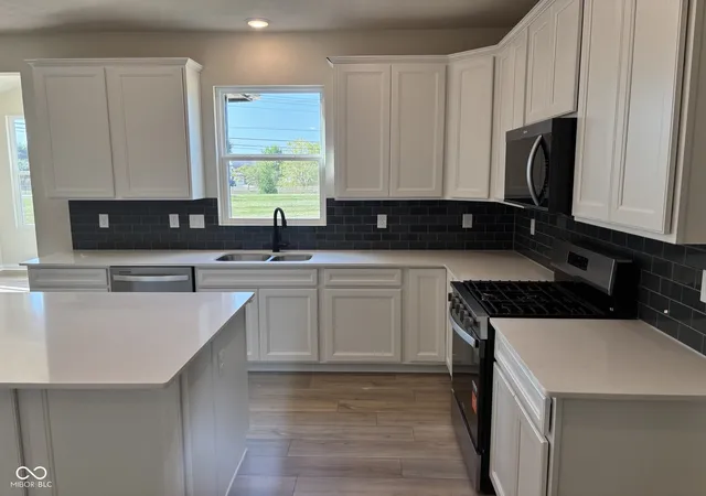 Photo 2 of Sale Pending at 7019 Crystal Ct, Brownsburg, IN 46112 | MLS# 22121241 | Listing updated on 2026-10-26