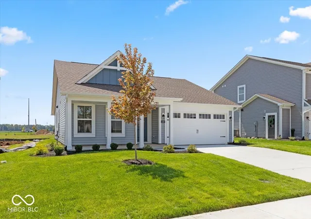 Photo 2 of Single family home for sale at 859 Oakleaf Dr, Greenfield, IN 46140 | MLS# 22121569 | Listing updated on 2026-10-07
