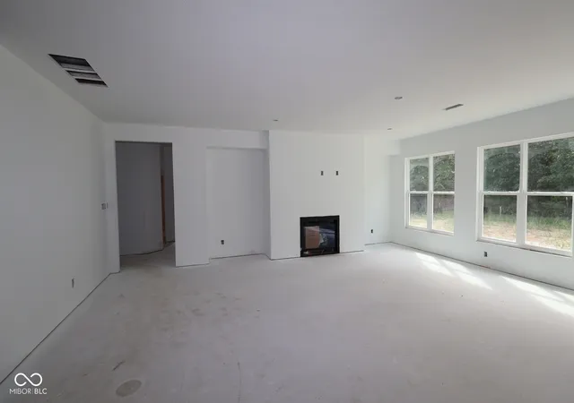 Photo 3 of Single family home for sale at 10429 Oak Bend Blvd, Indianapolis, IN 46239 | MLS# 22121688 | Listing updated on 2026-09-25