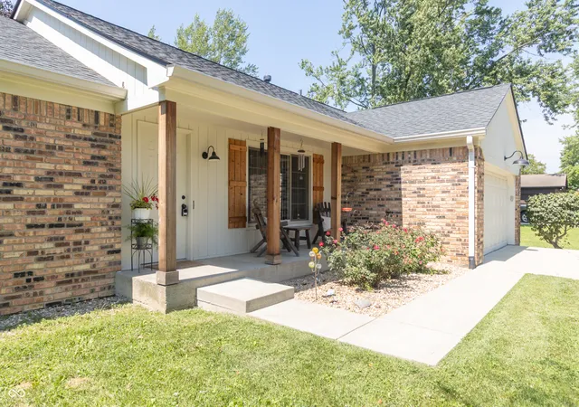 Photo 3 of Sale Pending at 5532 Arrowhead Dr, Greenfield, IN 46140 | MLS# 22121775 | Listing updated on 2026-09-16