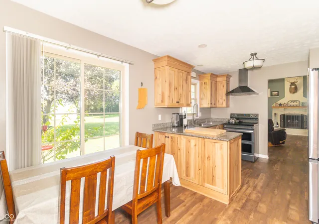 Photo 4 of Sale Pending at 5532 Arrowhead Dr, Greenfield, IN 46140 | MLS# 22121775 | Listing updated on 2026-09-16