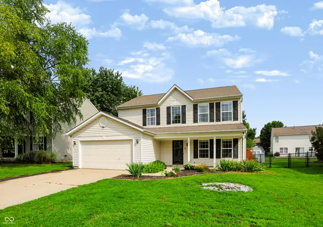 Photo 2 of Sale Pending at 2526 Senators Wy, Indianapolis, IN 46217 | MLS# 22121964 | Listing updated on 2026-10-02