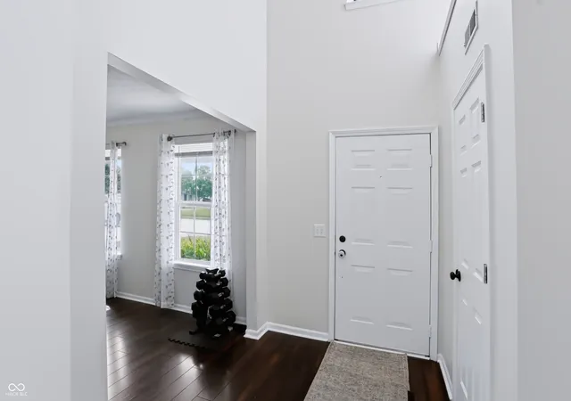 Photo 3 of Sale Pending at 2526 Senators Wy, Indianapolis, IN 46217 | MLS# 22121964 | Listing updated on 2026-10-02