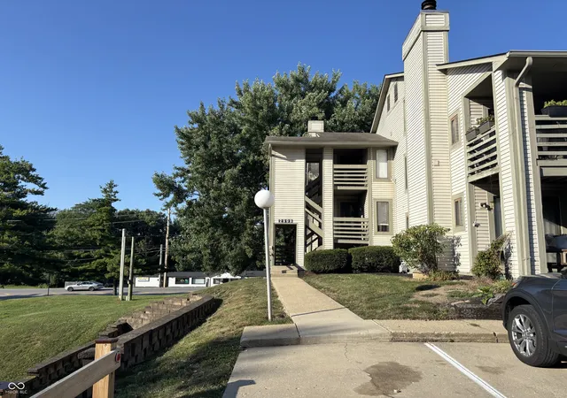 Photo 2 of Condo for sale at 2999 Eagles Crest Cir #A, Indianapolis, IN 46214 | MLS# 22122138 | Listing updated on 2026-10-07