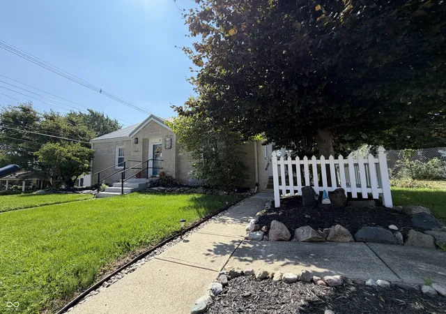 Photo 1 of Single family home for sale at 215 E 5th St, Rushville, IN 46173 | MLS# 22122222 | Listing updated on 2026-10-07