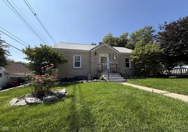 Photo 2 of Single family home for sale at 215 E 5th St, Rushville, IN 46173 | MLS# 22122222 | Listing updated on 2026-10-07