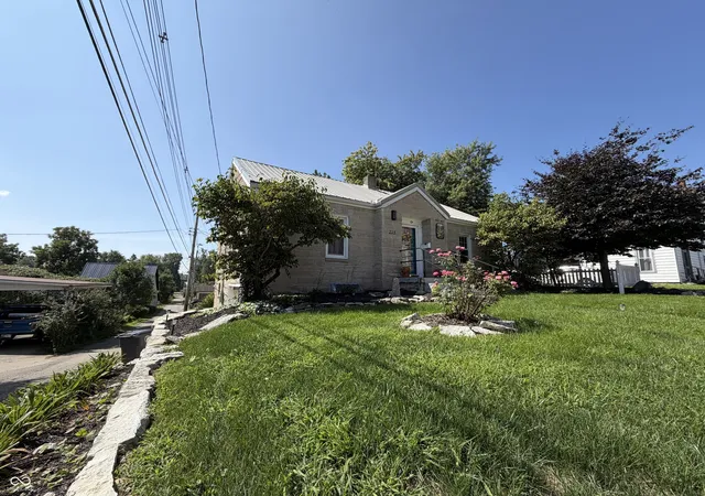 Photo 3 of Single family home for sale at 215 E 5Th St, Rushville, IN 46173 | MLS# 22122222 | Listing updated on 2026-10-07