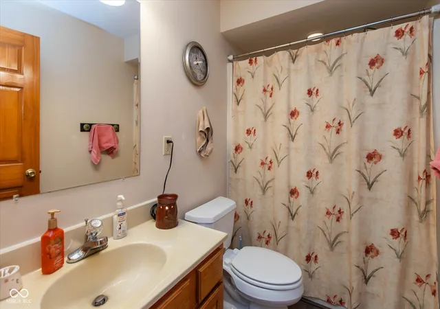 Photo 3 of Single family home for sale at 909 N Shore Blvd, Franklin, IN 46131 | MLS# 22122273 | Listing updated on 2026-09-28