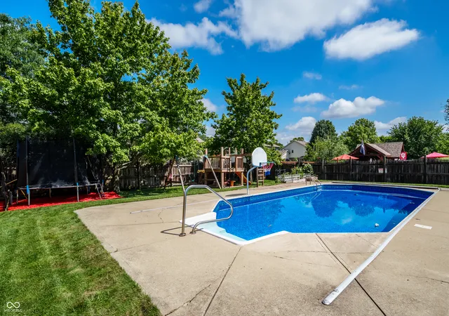 Photo 3 of Single family home for sale at 1224 Knapps Ct, Greenwood, IN 46142 | MLS# 22122474 | Listing updated on 2026-09-30