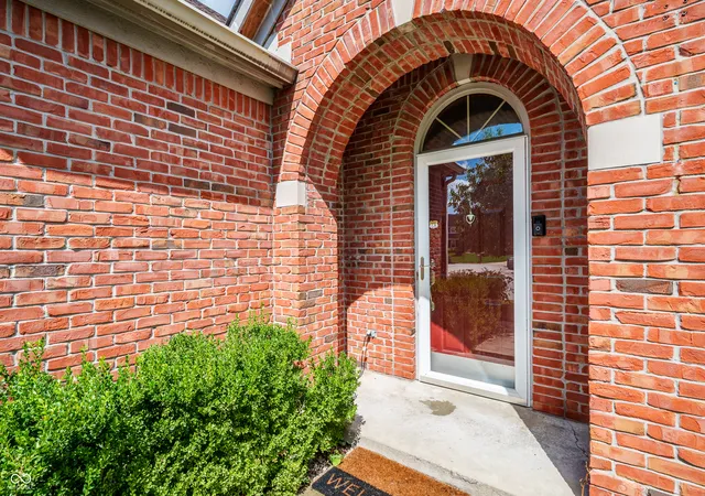 Photo 3 of Single family home for sale at 1224 Knapps Ct, Greenwood, IN 46142 | MLS# 22122474 | Listing updated on 2026-09-30
