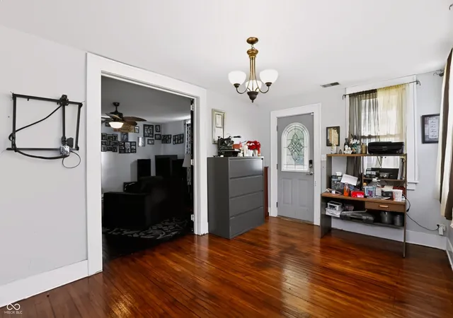 Photo 3 of Single family home for sale at 1139 W 5th St, Marion, IN 46953 | MLS# 22122540 | Listing updated on 2026-10-06