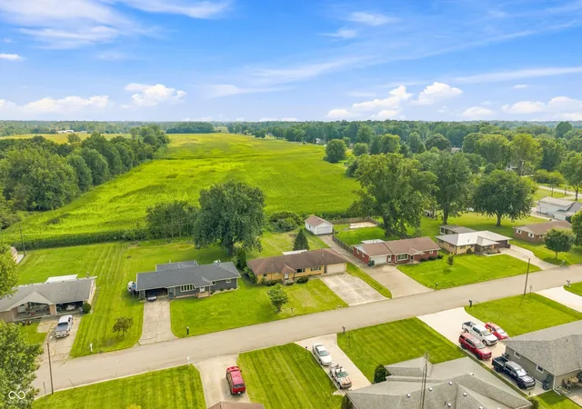 Photo 2 of Single family home for sale at 139 South St, Chesterfield, IN 46017 | MLS# 22122856 | Listing updated on 2026-10-01