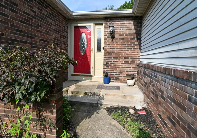 Photo 2 of Single family home for sale at 1302 Butternut Ln, Indianapolis, IN 46234 | MLS# 22122863 | Listing updated on 2026-09-23