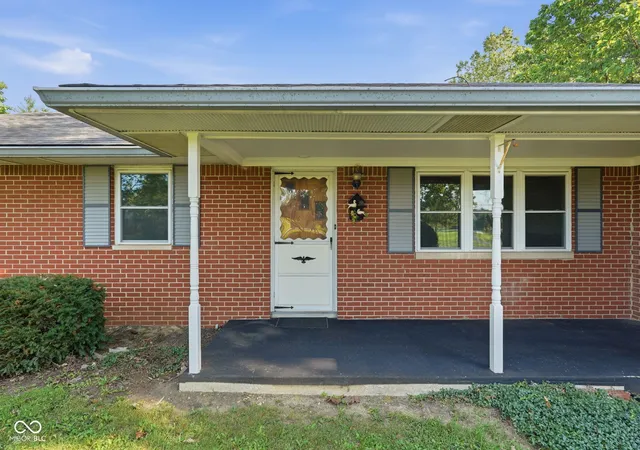Photo 2 of Sale Pending at 5276 E County Rd 550 N, Pittsboro, IN 46167 | MLS# 22122894 | Listing updated on 2026-09-22