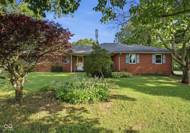 Photo 3 of Sale Pending at 5276 E County Rd 550 N, Pittsboro, IN 46167 | MLS# 22122894 | Listing updated on 2026-09-22