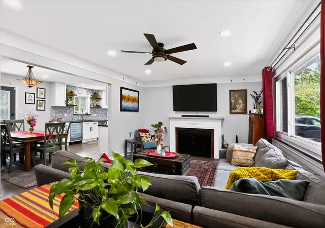 Photo 2 of Sale Pending at 401 W 73Rd St, Indianapolis, IN 46260 | MLS# 22122980 | Listing updated on 2026-09-08
