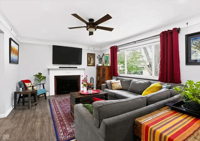 Photo 4 of Sale Pending at 401 W 73Rd St, Indianapolis, IN 46260 | MLS# 22122980 | Listing updated on 2026-09-08