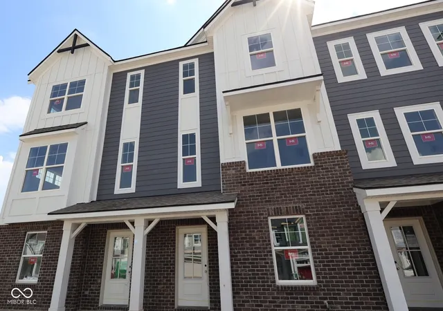 Photo 2 of Townhouse for sale at 11203 Hobbsbrook Dr, Noblesville, IN 46060 | MLS# 22123201 | Listing updated on 2026-10-08