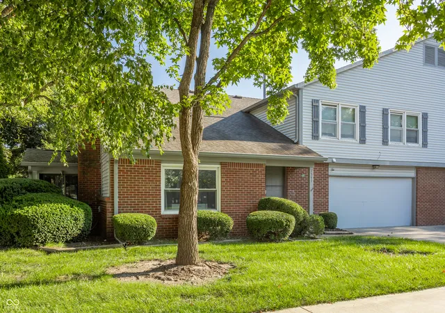 Photo 2 of Condo for sale at 7547 Farm View Cir E, Indianapolis, IN 46256 | MLS# 22123515 | Listing updated on 2026-09-29