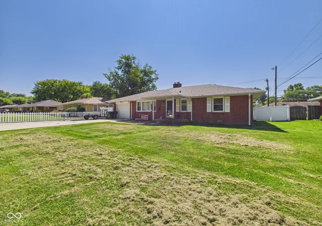 Photo 2 of Sale Pending at 3405 Laurel Ln, Anderson, IN 46011 | MLS# 22123542 | Listing updated on 2026-10-07