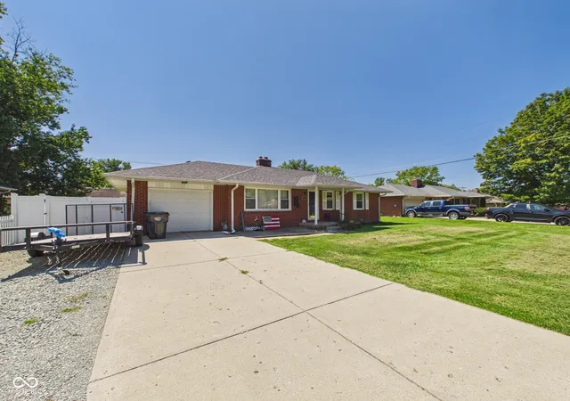 Photo 3 of Sale Pending at 3405 Laurel Ln, Anderson, IN 46011 | MLS# 22123542 | Listing updated on 2026-10-07