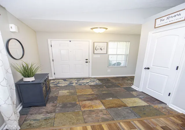 Photo 4 of Sale Pending at 19398 Links Ln, Noblesville, IN 46062 | MLS# 22123553 | Listing updated on 2026-09-08
