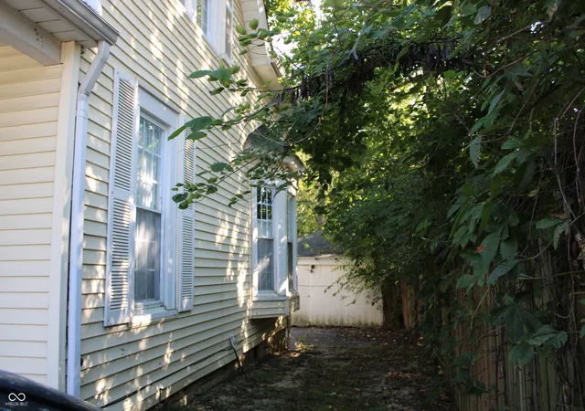 Photo 3 of Sale Pending at 403 E Washington St, Greensburg, IN 47240 | MLS# 22123599 | Listing updated on 2026-09-17