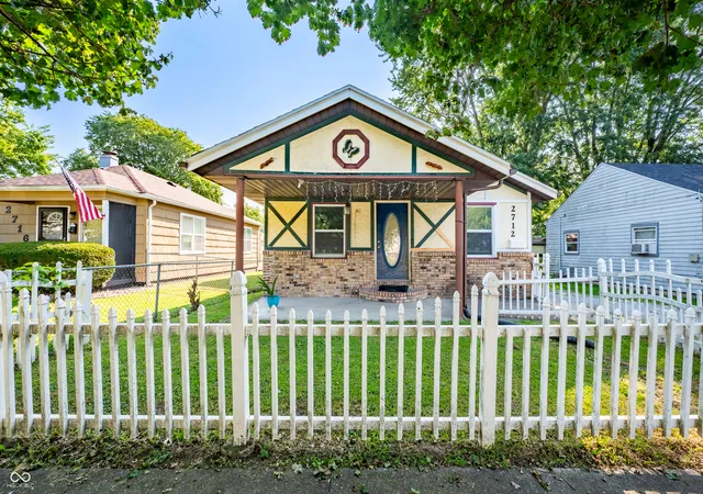 Photo 1 of Single family home for sale at 2712 Fletcher St, Anderson, IN 46016 | MLS# 22123616 | Listing updated on 2026-09-30