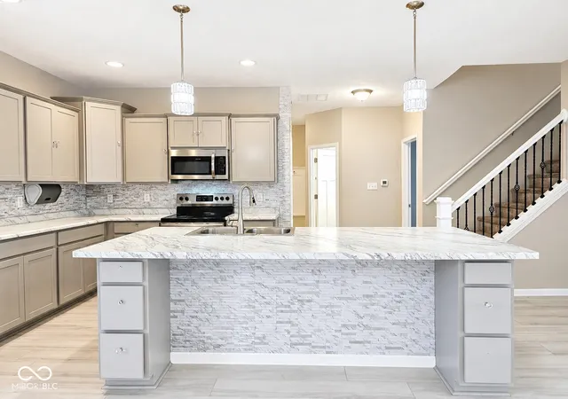 Photo 4 of Single family home for sale at 7252 Lockford Walk N, Avon, IN 46123 | MLS# 22123702 | Listing updated on 2026-09-17