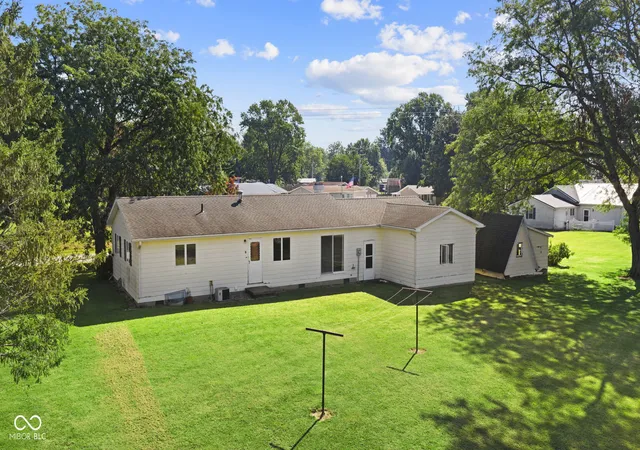 Photo 3 of Single family home for sale at 910 W Walnut, Rockville, IN 47872 | MLS# 22123862 | Listing updated on 2026-09-17