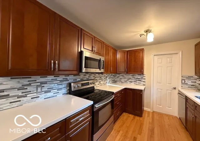 Photo 2 of Sale Pending at 3015 Westleigh Dr, Indianapolis, IN 46268 | MLS# 22124025 | Listing updated on 2026-09-19