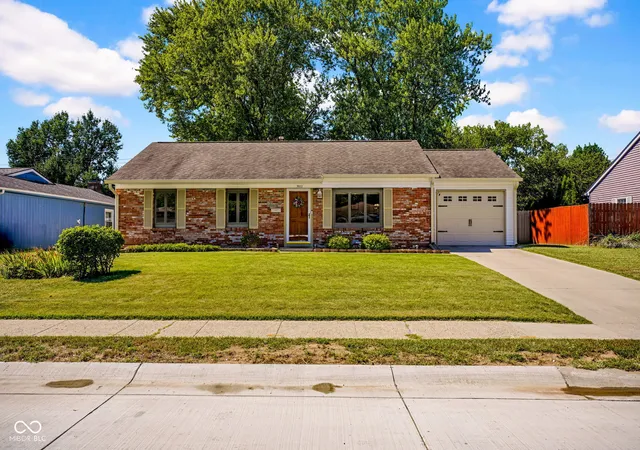 Photo 1 of Sale Pending at 3022 Desoto Way, Columbus, IN 47203 | MLS# 22124043 | Listing updated on 2026-09-09