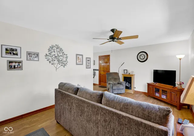 Photo 3 of Sale Pending at 3022 Desoto Way, Columbus, IN 47203 | MLS# 22124043 | Listing updated on 2026-09-09