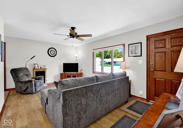 Photo 4 of Sale Pending at 3022 Desoto Way, Columbus, IN 47203 | MLS# 22124043 | Listing updated on 2026-09-09