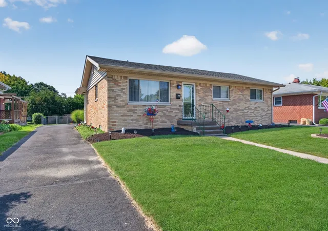 Photo 2 of Sale Pending at 5539 Meadowood Dr, Indianapolis, IN 46224 | MLS# 22124064 | Listing updated on 2026-09-09
