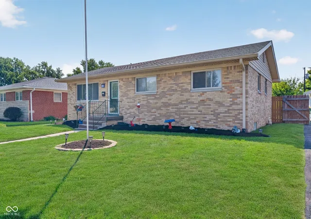 Photo 3 of Sale Pending at 5539 Meadowood Dr, Indianapolis, IN 46224 | MLS# 22124064 | Listing updated on 2026-09-09