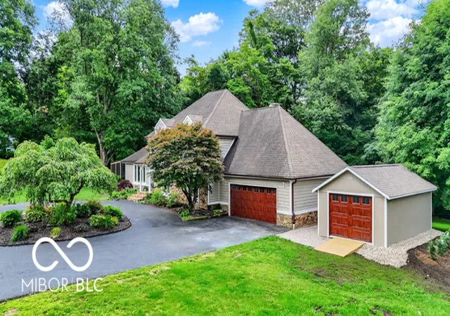 Photo 2 of Sale Pending at 4623 E Windsor Ln, Columbus, IN 47201 | MLS# 22124352 | Listing updated on 2026-09-16