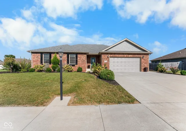 Photo 2 of Sale Pending at 1747 W Bell Frd Dr, Seymour, IN 47274 | MLS# 22124382 | Listing updated on 2026-09-17