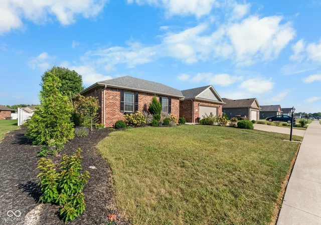 Photo 3 of Sale Pending at 1747 W Bell Frd Dr, Seymour, IN 47274 | MLS# 22124382 | Listing updated on 2026-09-17