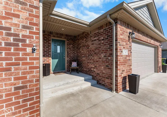 Photo 4 of Sale Pending at 1747 W Bell Frd Dr, Seymour, IN 47274 | MLS# 22124382 | Listing updated on 2026-09-17
