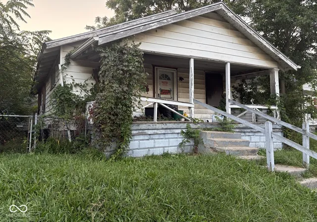 Photo 2 of Single family home for sale at 2025 Morton St, Anderson, IN 46016 | MLS# 22124468 | Listing updated on 2026-09-16