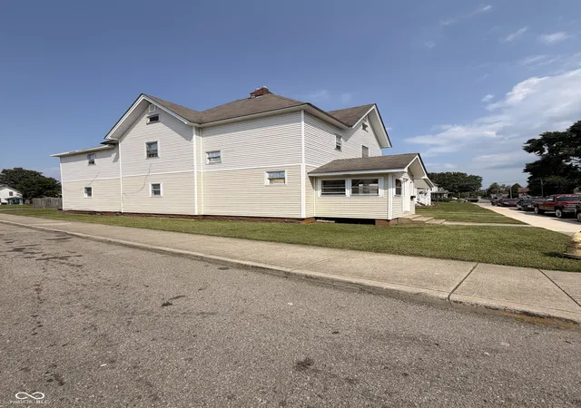 Photo 3 of House for sale at 826 Nichol Ave, Anderson, IN 46016 | MLS# 22124529 | Listing updated on 2026-09-17