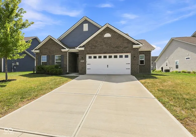 Photo 2 of Single family home for sale at 5573 Stone Grv Ct, Mc Cordsville, IN 46055 | MLS# 22124664 | Listing updated on 2026-09-18