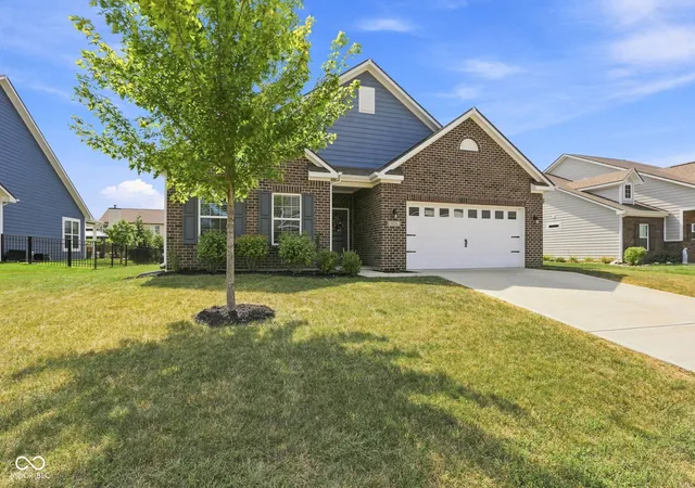 Photo 3 of Single family home for sale at 5573 Stone Grv Ct, Mc Cordsville, IN 46055 | MLS# 22124664 | Listing updated on 2026-09-18