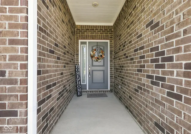 Photo 3 of Single family home for sale at 5573 Stone Grv Ct, Mc Cordsville, IN 46055 | MLS# 22124664 | Listing updated on 2026-09-18