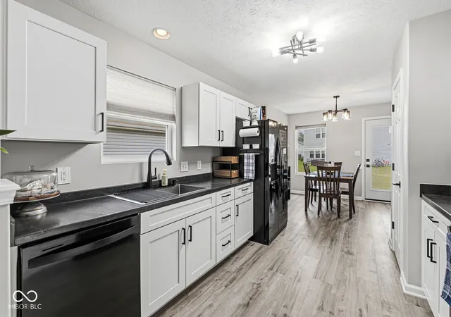 Photo 3 of Single family home for sale at 765 Sunvista Dr, Avon, IN 46123 | MLS# 22124725 | Listing updated on 2026-09-11