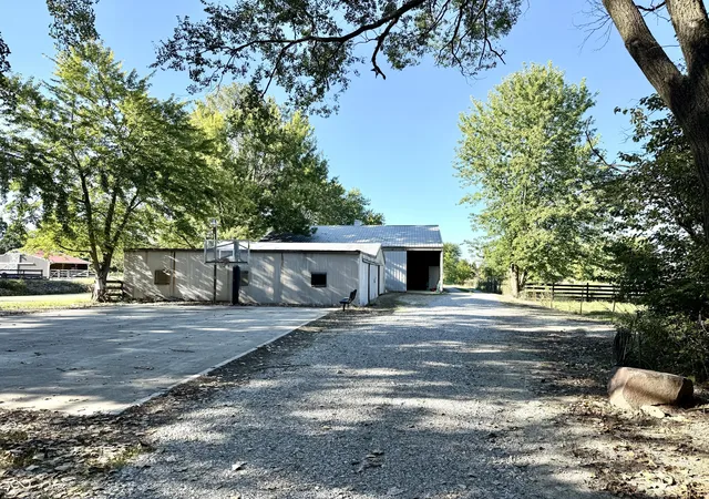 Photo 2 of Sale Pending at 842 W Cutsinger Rd, Greenwood, IN 46143 | MLS# 22124827 | Listing updated on 2026-09-11