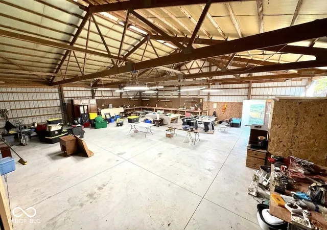 Photo 4 of Sale Pending at 842 W Cutsinger Rd, Greenwood, IN 46143 | MLS# 22124827 | Listing updated on 2026-09-11